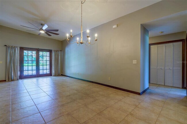 Building Photo - 215 Garden Cir