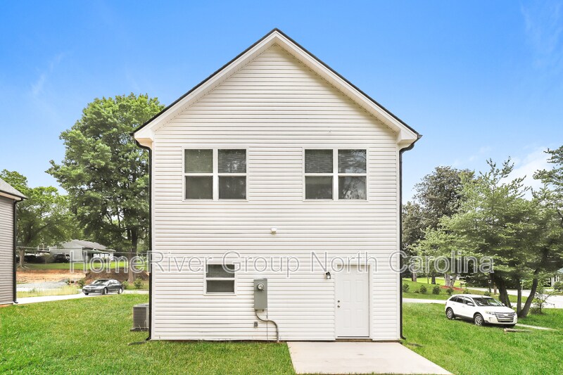Building Photo - 830 Graylyn Dr