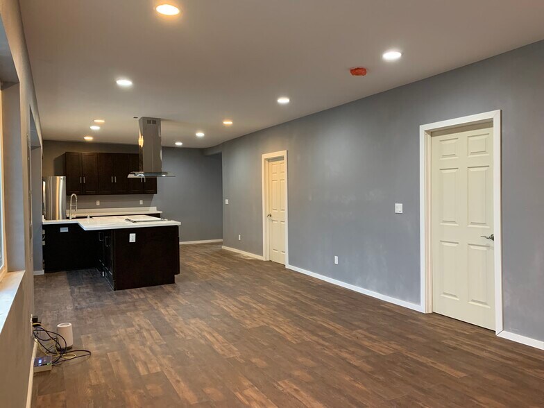 Building Photo - 1411 S Walker St