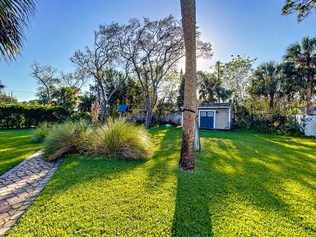 Building Photo - 762 S Beach St