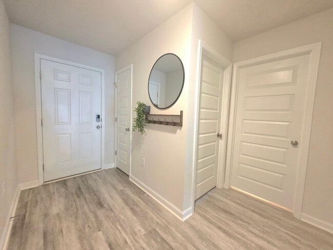 Building Photo - 4375 White Cedar Ct