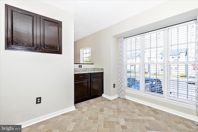 Building Photo - 5621 Queen Anne Ct