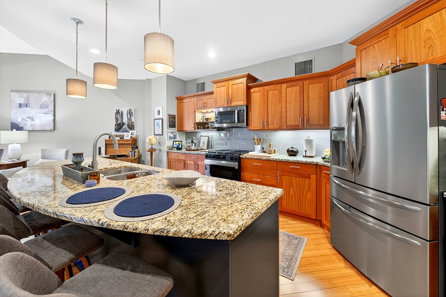 Building Photo - 325 S Salina St