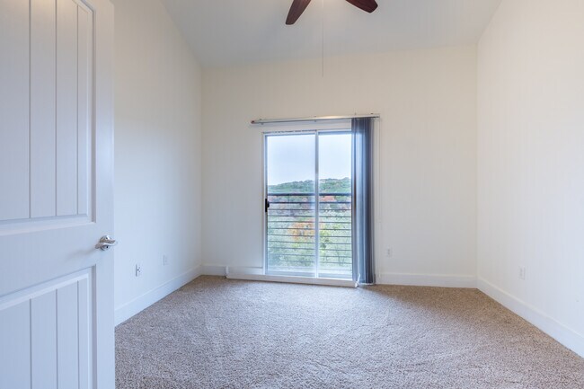 Building Photo - Beautiful 2 Bedroom, 2.5 Bath Townhome in Northwest Austin