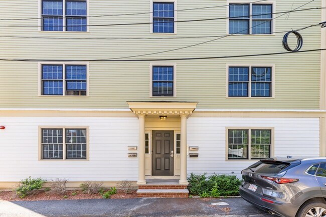 Building Photo - 10 Allen Ct