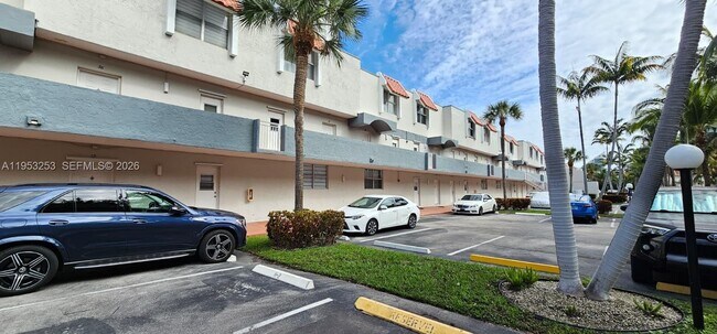 Building Photo - 3745 NE 171 St