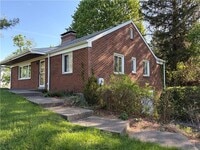 Building Photo - 359 Dorseyville Rd