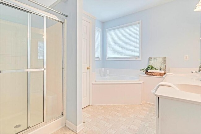 Building Photo - Available May 11th. Gorgeous 4 BR/2.5 BA Home Available in Berkleigh!