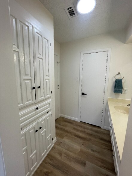 Building Photo - 3359 Lanarc Dr