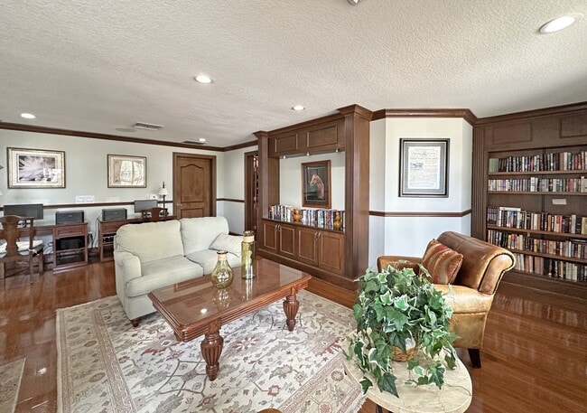 Building Photo - 152 SW Peacock Blvd