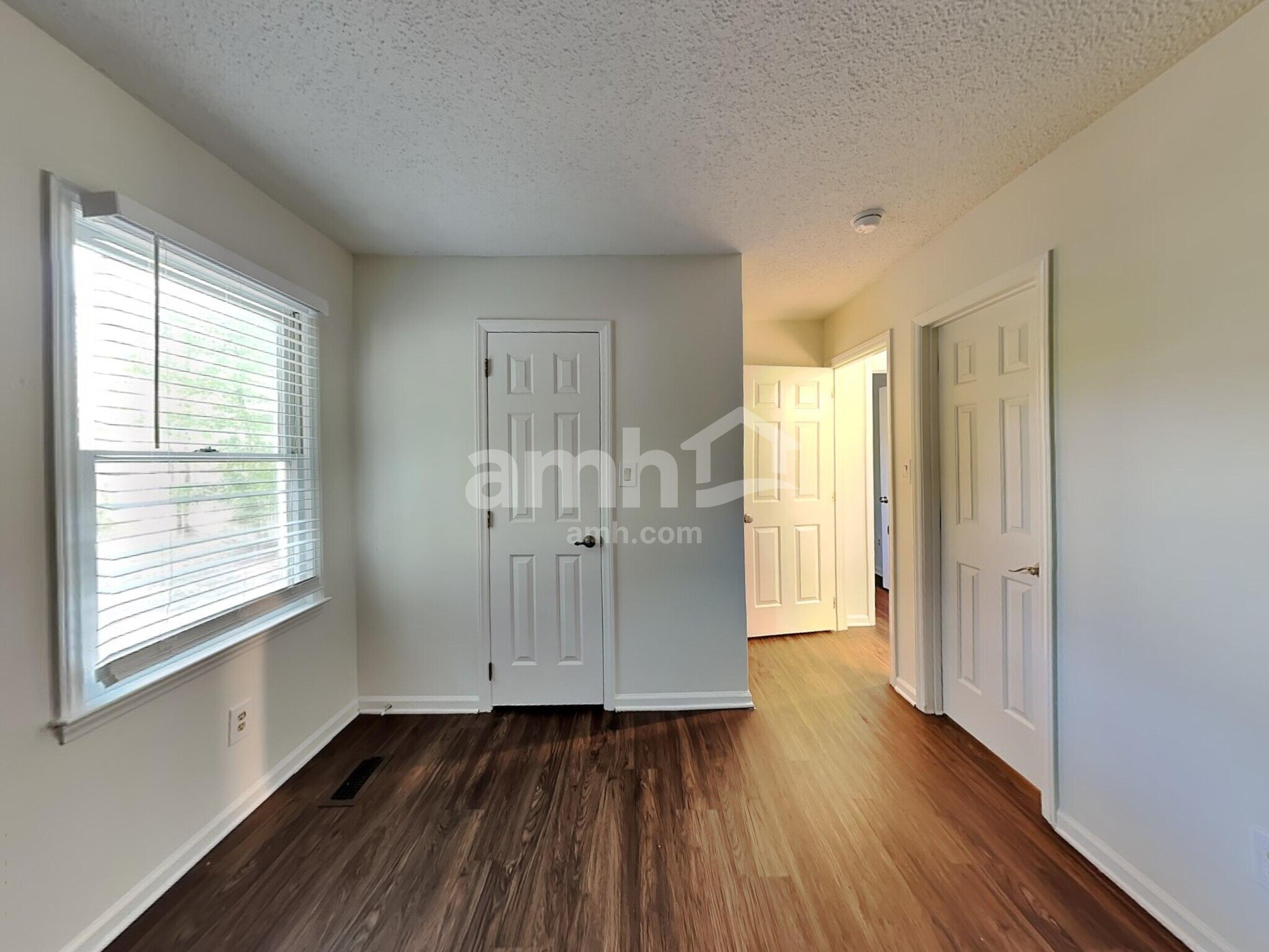 Building Photo - 2601 Briar Ridge Dr