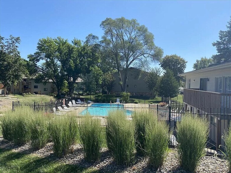 Pool - 9533 University Ave