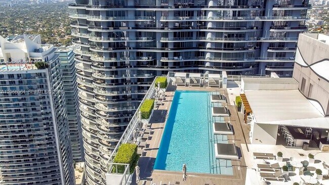 Building Photo - 1010 Brickell Ave