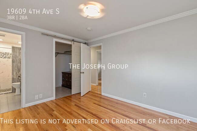 Building Photo - Beautifully updated 3 bed/1.75 bath in Des...