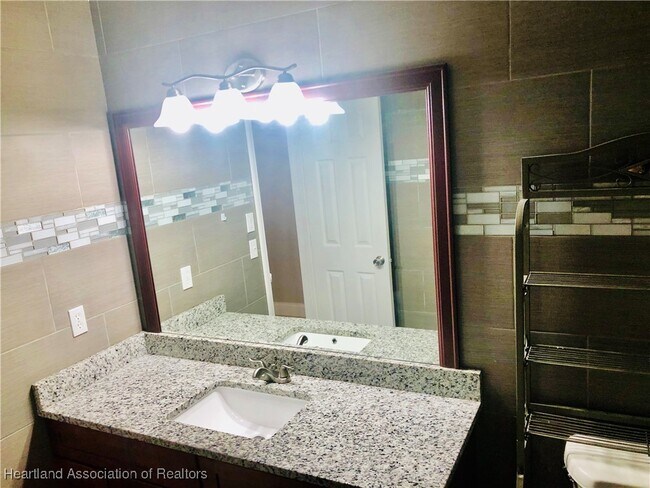 Building Photo - 4615 Lake Haven Blvd