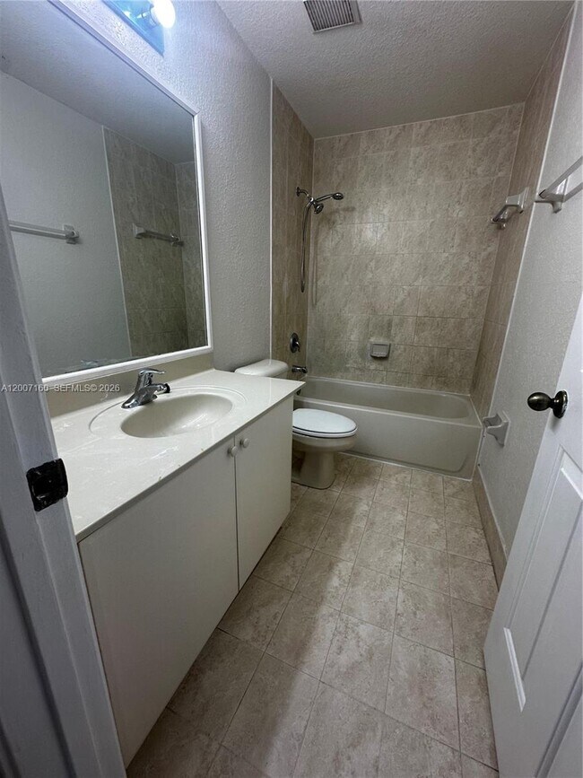 Building Photo - 2812 SE 16th Ave