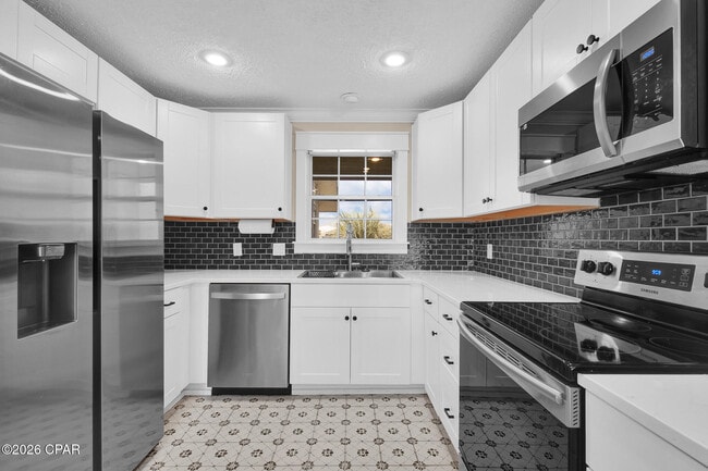 Building Photo - 1365 Capri Dr
