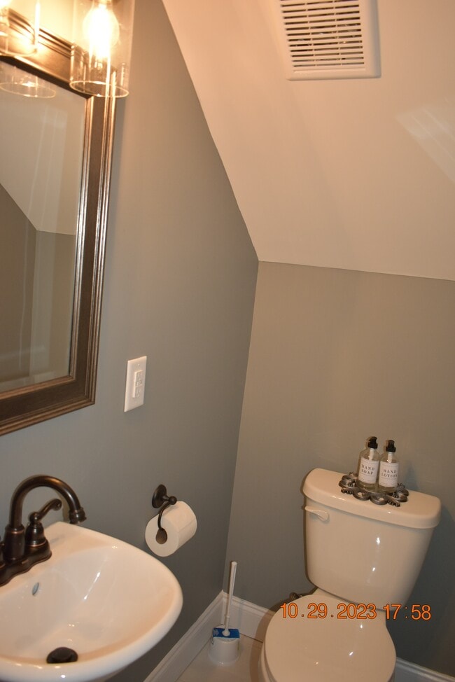 Powder room - 1732 Arbor Hills Dr SE
