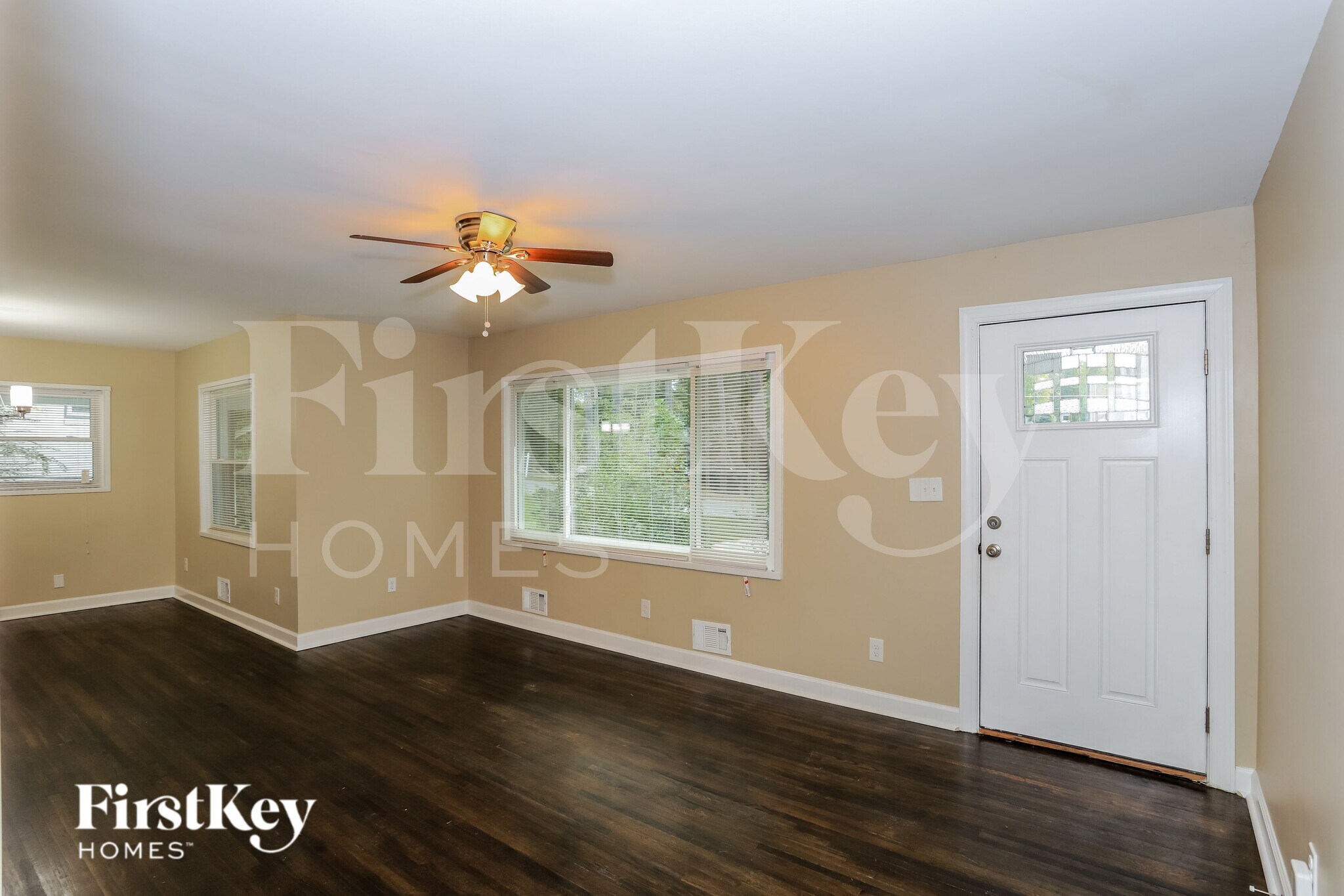 Building Photo - 1855 Shamrock Dr