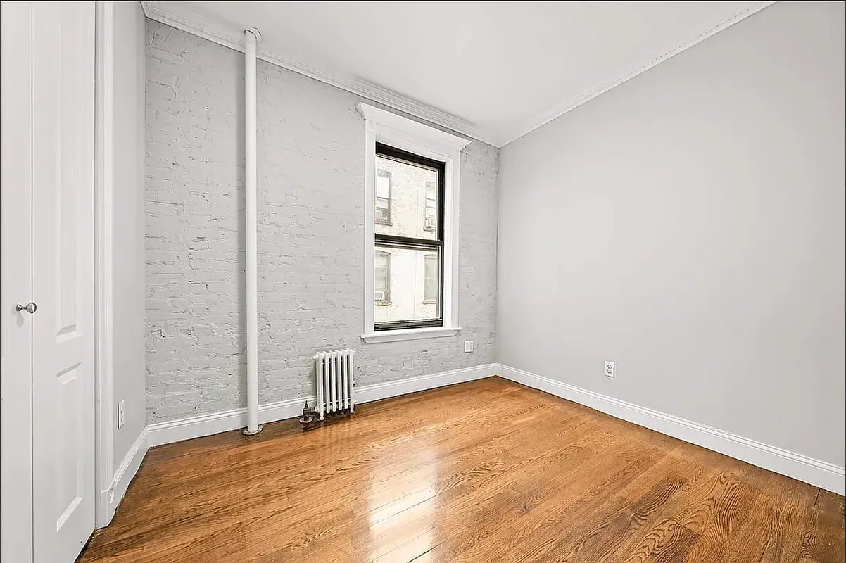 Building Photo - 290 W 12th St