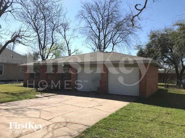 Primary Photo - 3105 McKinney Dr