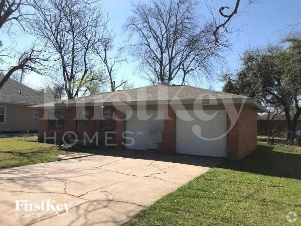 Building Photo - 3105 McKinney Dr