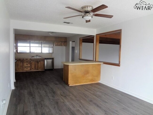 Building Photo - 4626 Cypress Ave