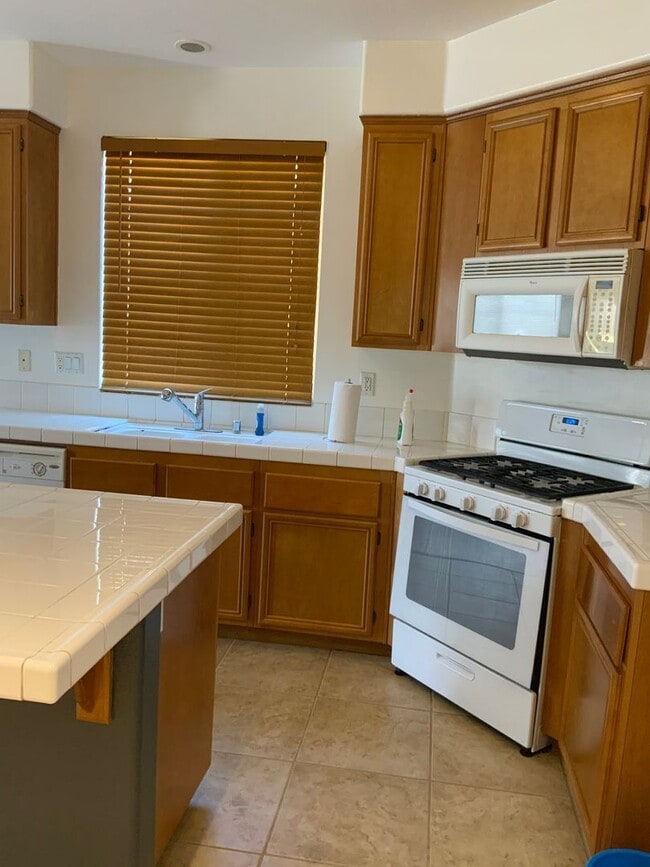 Building Photo - 4bd/3ba Hemet Home - Gazebo Ln