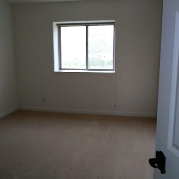 Carpeted Master Bedroom - 20215 Indi Dr