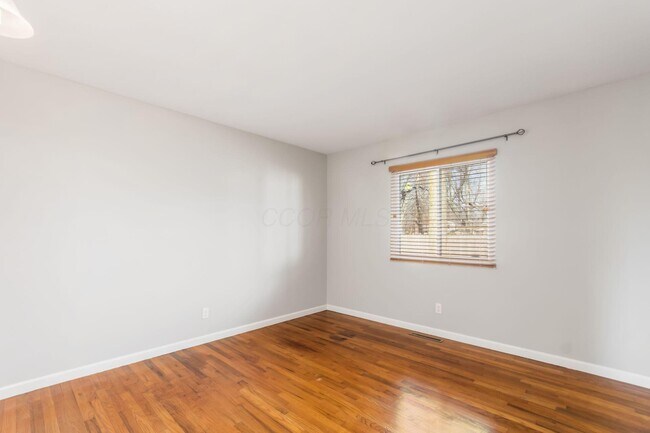 Building Photo - 5340 Carolyn Dr