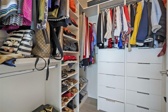 Building Photo - 2900 NE 7th Ave