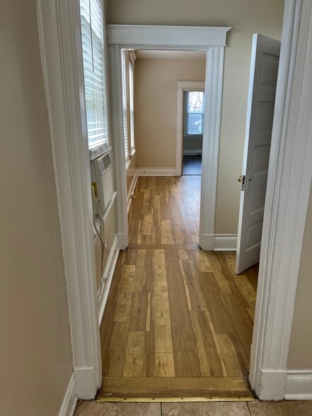 Landing - 5108 Silver St