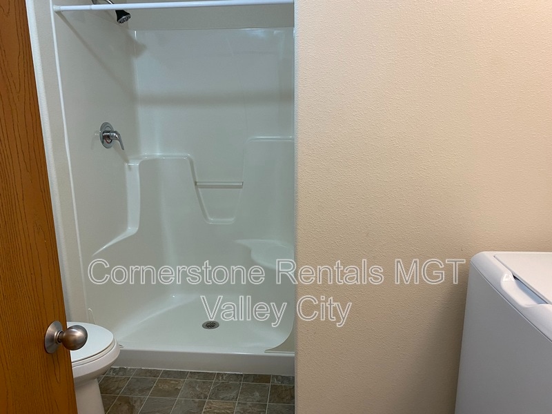 Building Photo - 508 10th St NE