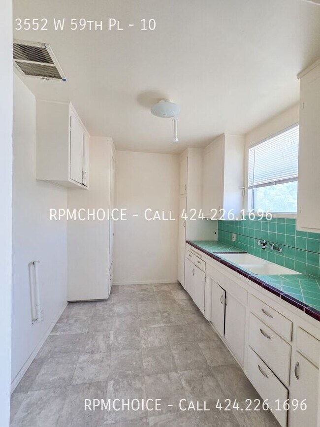 Building Photo - 3552 W 59th Pl