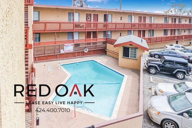 Building Photo - MOVE-IN SPECIAL! Lovely One Bedroom with C...