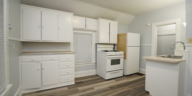 Primary Photo - 2112 Miami St
