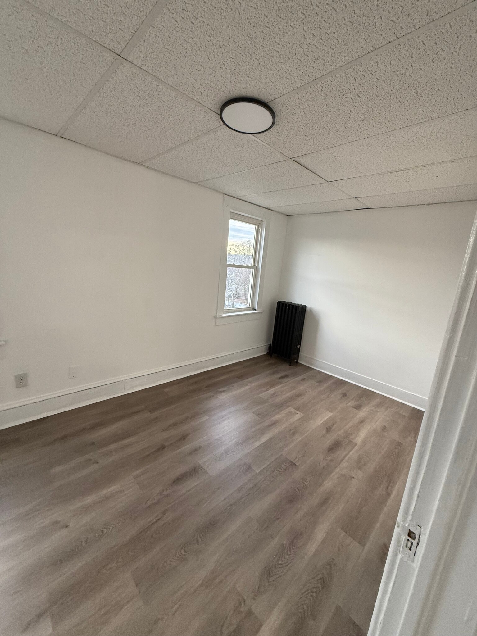 Building Photo - 87 Pine St