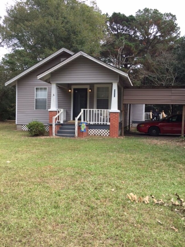 Building Photo - 3 bed 1 bath for Rent