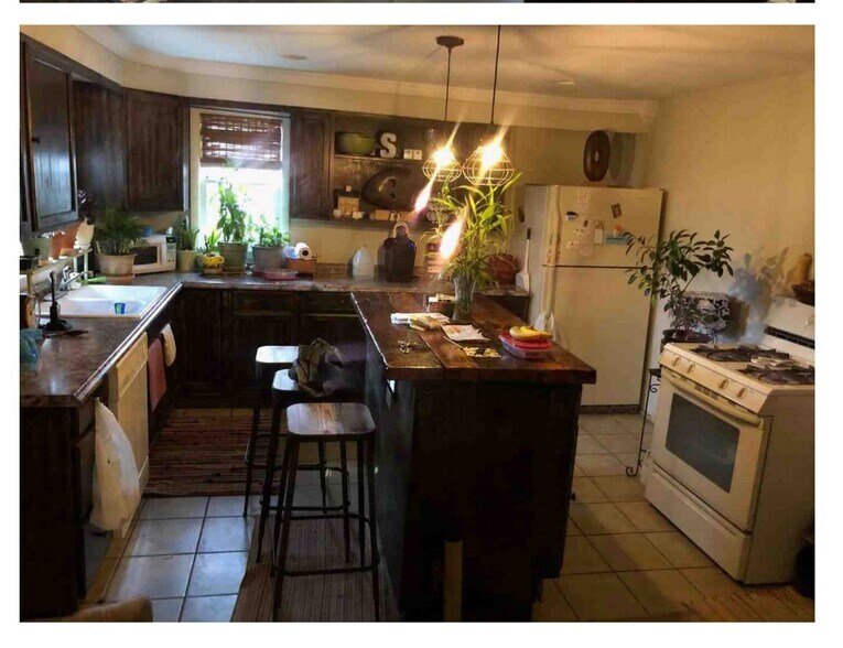 Open concept kitchen. - 1117 Fredonia St