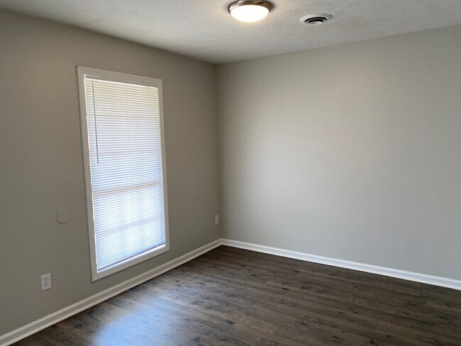 Building Photo - 35 Sta Les Cv