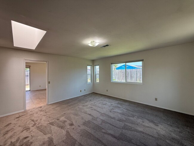Building Photo - Beautiful 3B/2BA House in Mira Mesa!