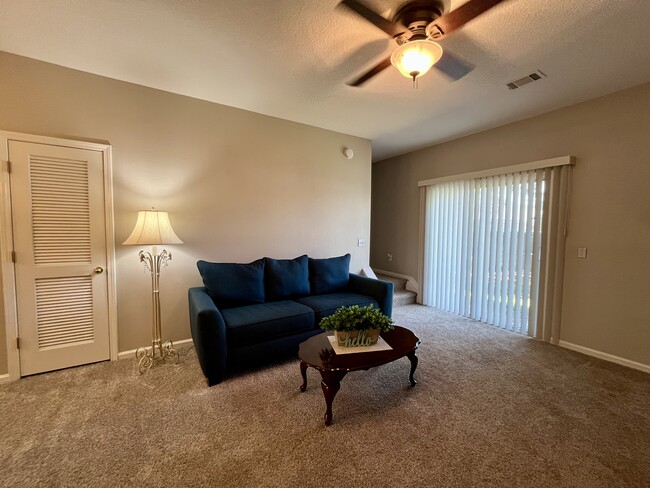 Building Photo - 581 Scrub Jay Dr