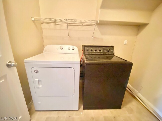 Building Photo - 8569 Rhamus Ct