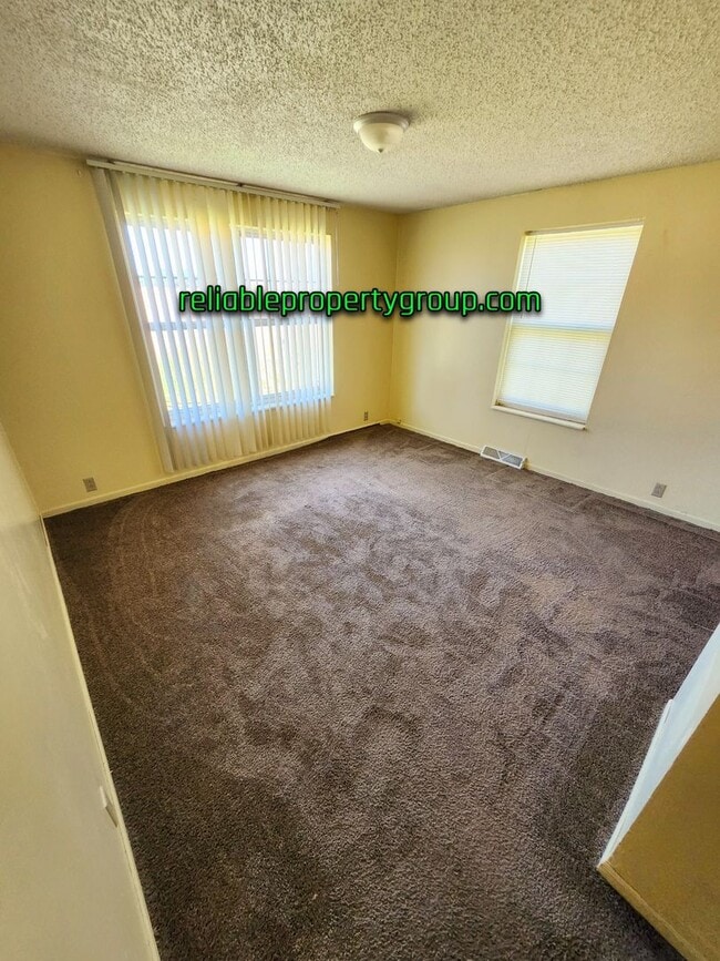 Building Photo - New Listing in Churubusco!!