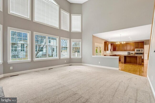 Building Photo - 15053 Doral Pl