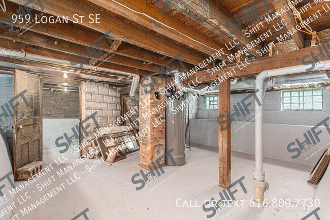 Building Photo - 959 Logan St SE