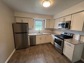Building Photo - 3 Bedroom House