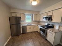 Building Photo - 3 Bedroom House