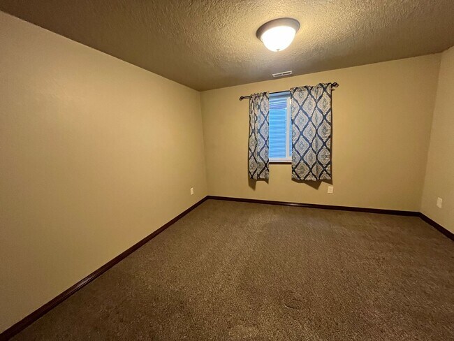 Building Photo - Beautiful single-family home in Berthoud!