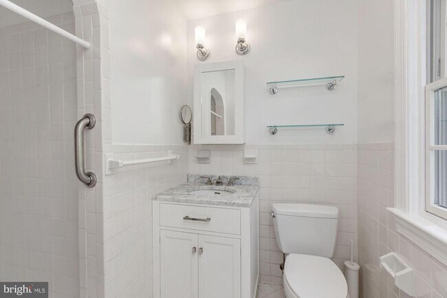 Building Photo - 4811 Drummond Ave